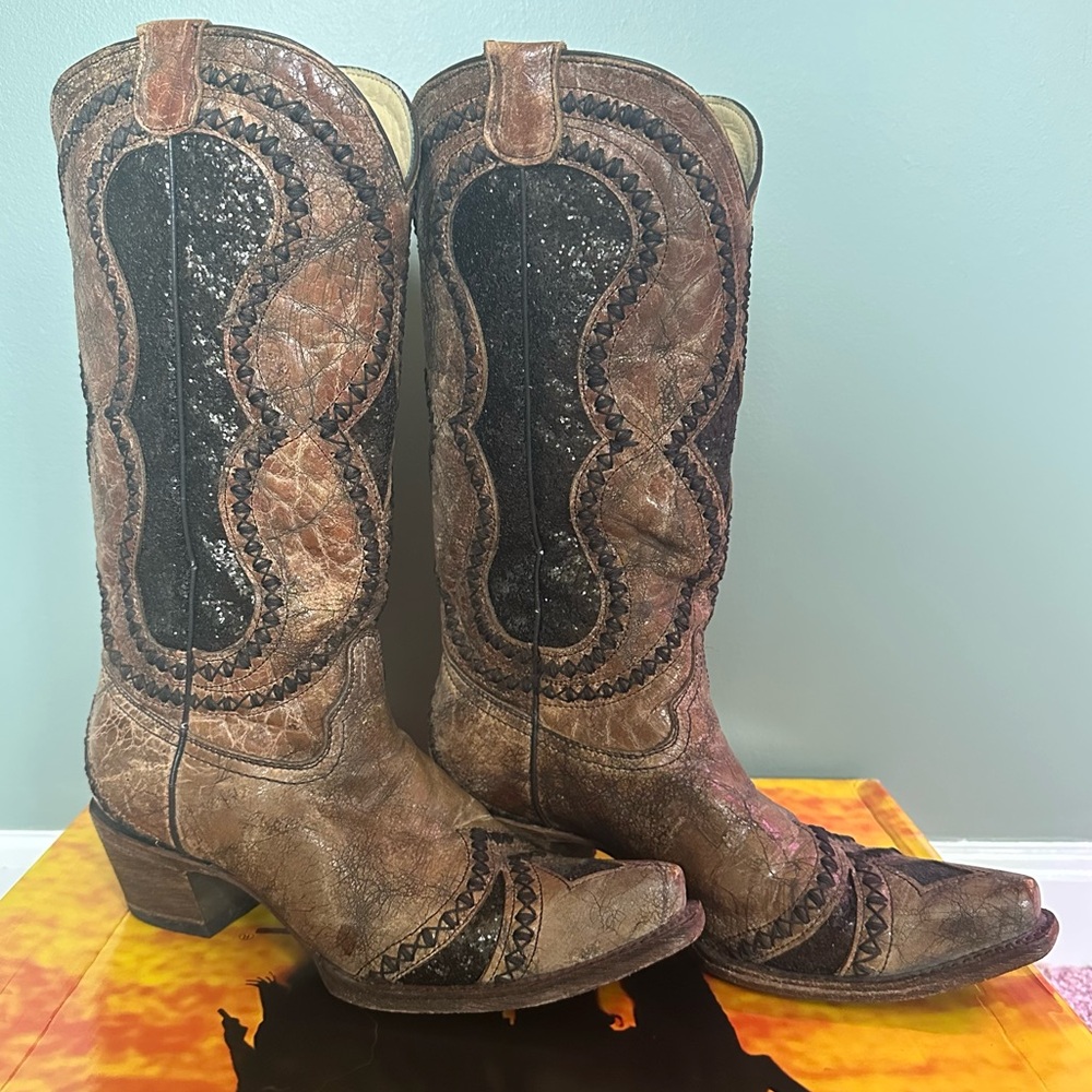 Corral Brown and Black Heeled Boots with Decorative Stitching